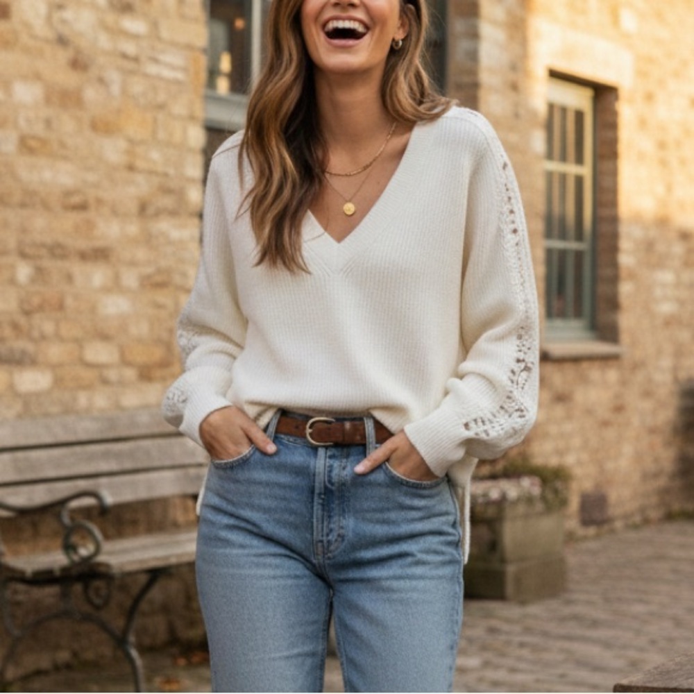 Saylor "Antoinette" Off-White V-Neck Pullover